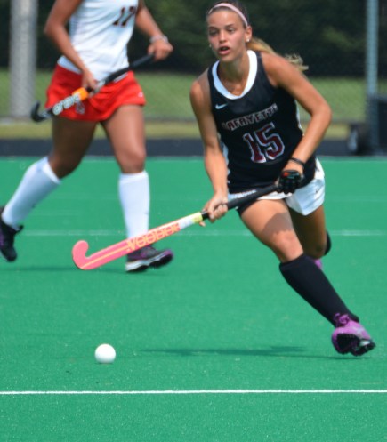 Amanda Madagan looks for a teammate near the scoring circle
